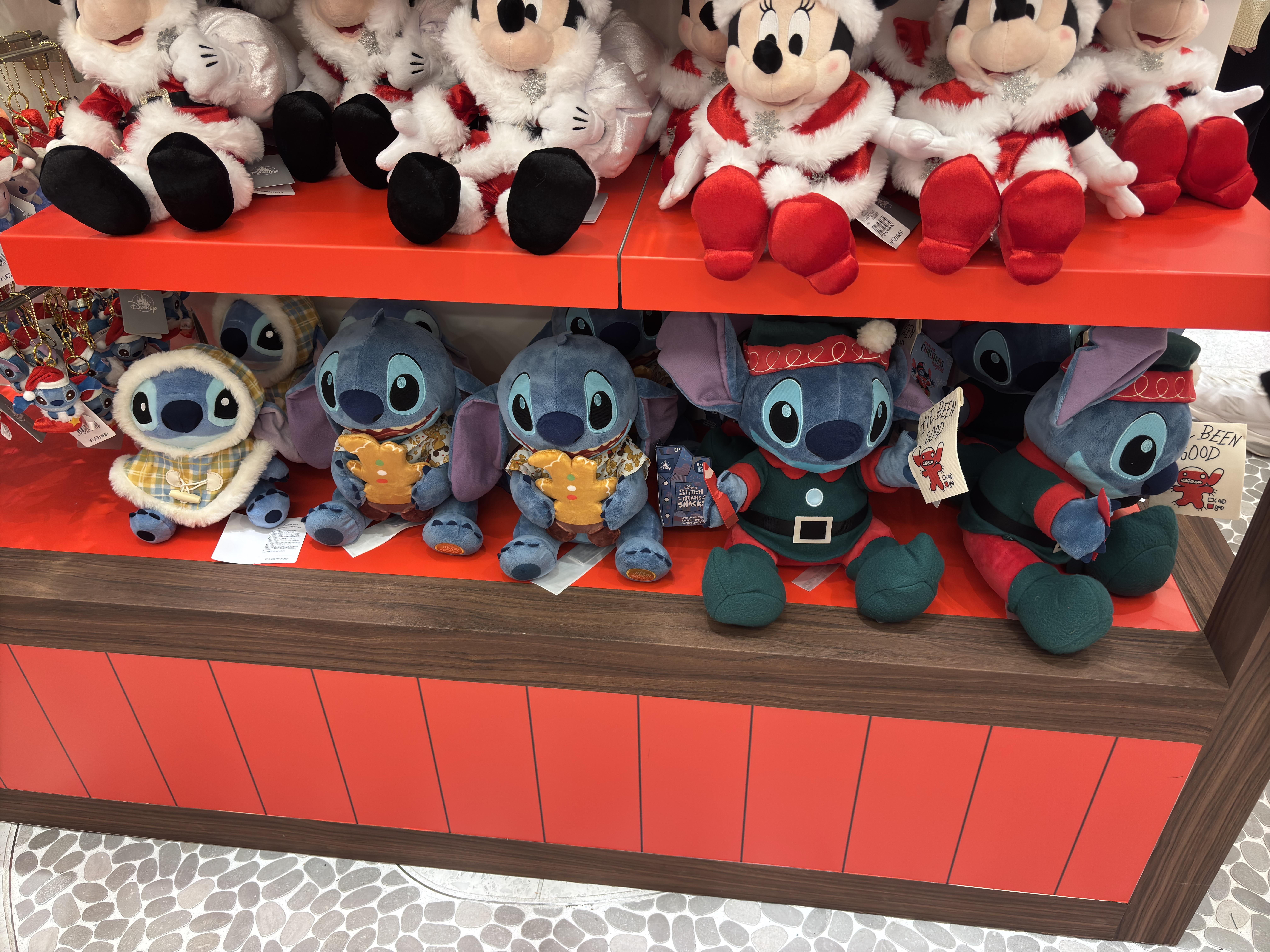 https://sfccdev.micromania.fr/on/demandware.static/-/Sites-Micromania-Library/default/dw0c25a113/fanzone/Selections/some-of-the-lilo-stitch-merch-i-saw-at-the-disney-flagship-v0-5o6tyd9d921e1.jpg