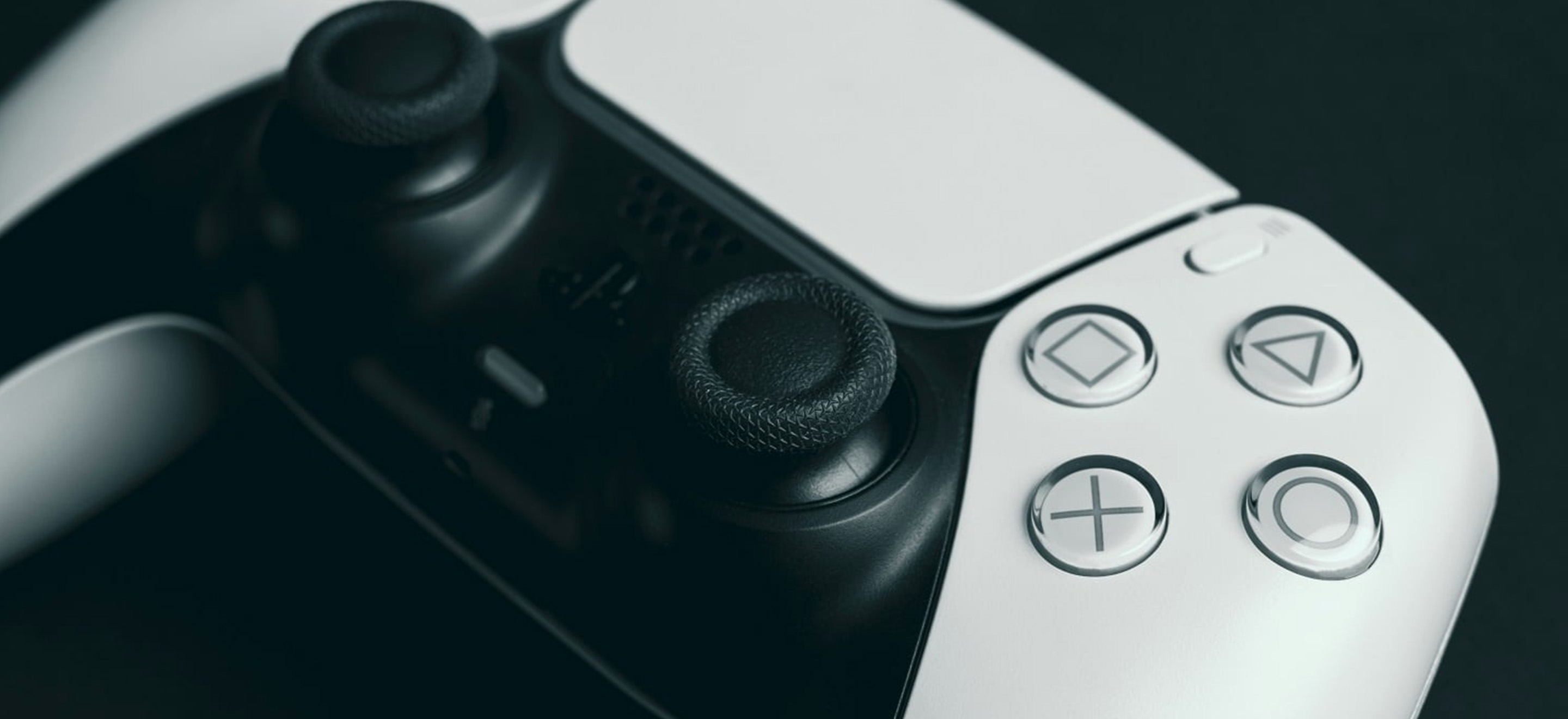 PlayStation : La DualSense s'offre un c&acirc;ble USB pour plus de retour haptique sur PC