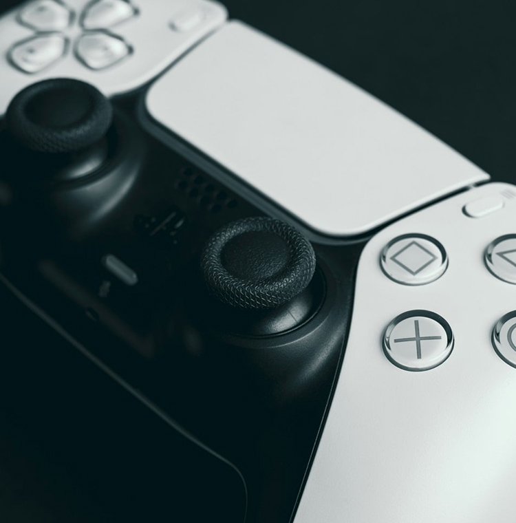 PlayStation : La DualSense s'offre un c&acirc;ble USB pour plus de retour haptique sur PC